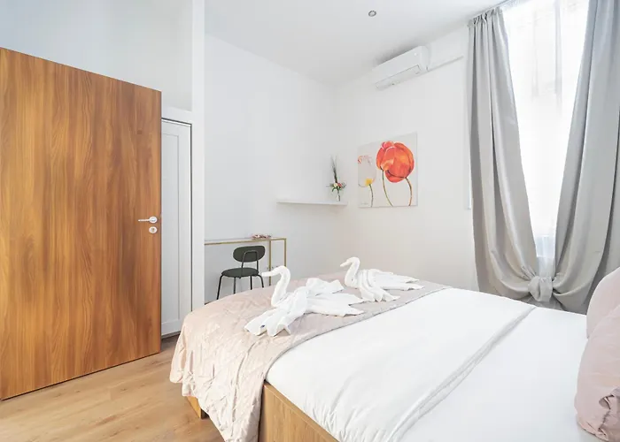 Premium Central Apartment With 4 Bedrooms 3 Bathrooms At Synagogue